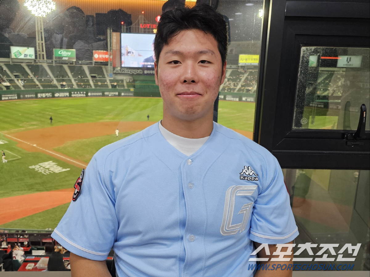 "보고싶다. 궁금하다" 김태형 감독도 주목 '150㎞' 겁없는 18세, …