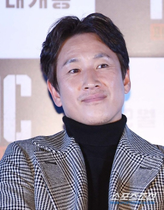 '마약 의혹' 이선균, 드라마 출연료 회당 2억 받았다…"단역과 2000…