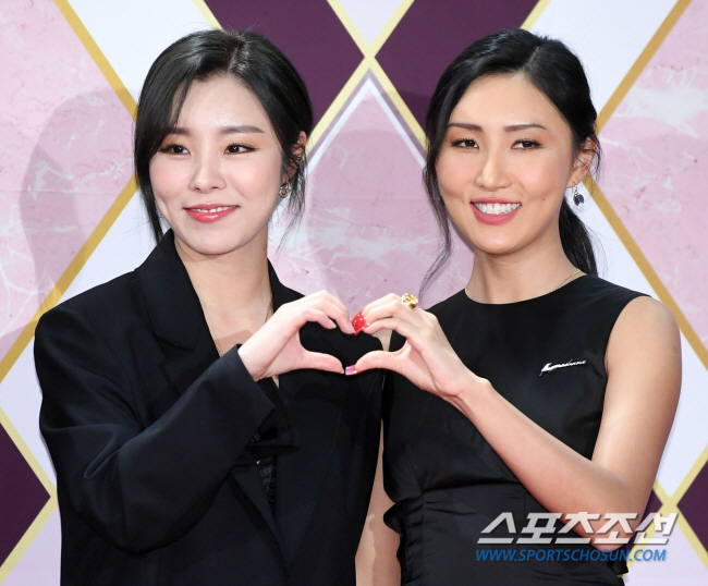 휘인 "화사, 中입학 첫날 교실서 노래...친해지면 안 되겠다 생각" (…