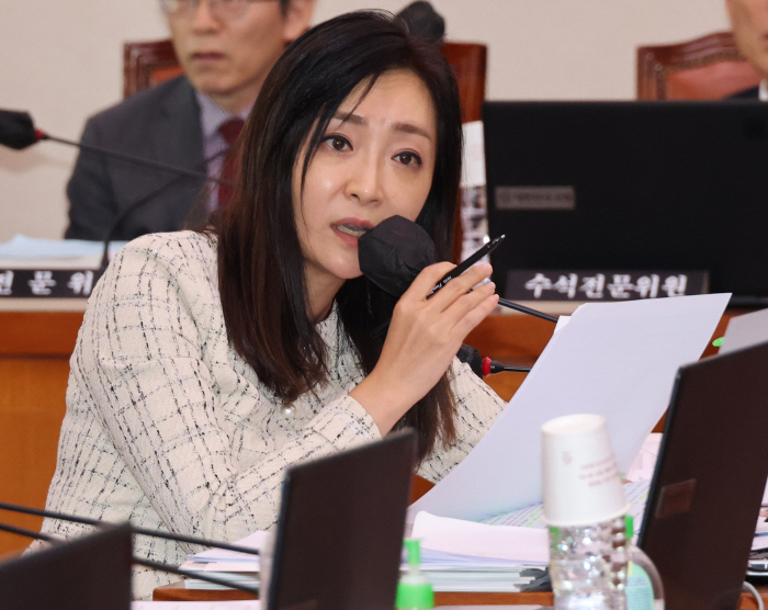 '갑툭튀' FA 뒷돈 논란. 국정감사까지 갔지만... 시원한 한방 없었다…