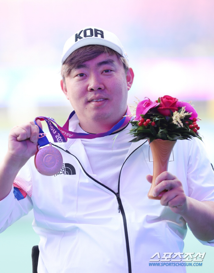 [항저우]이긴 줄 알았는데 0.02초차 3위, 그래도 활짝 웃는 남자 육…