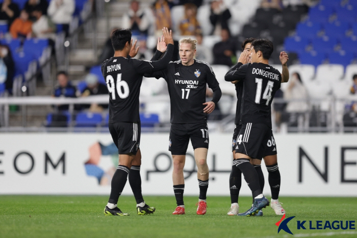[현장리뷰]'루빅손 멀티골+김태환 퇴장 악재' 울산 현대, 조호르 3대1…