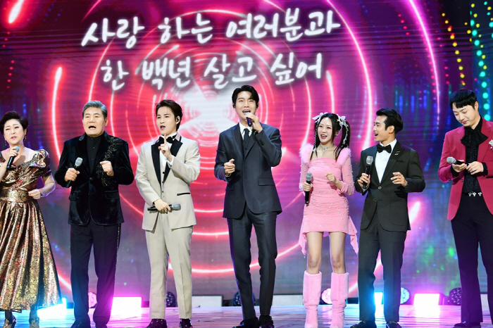 임영웅→김호중, 축하 인사…'더트롯쇼' 100회 특집, 시상식급 화려한 …