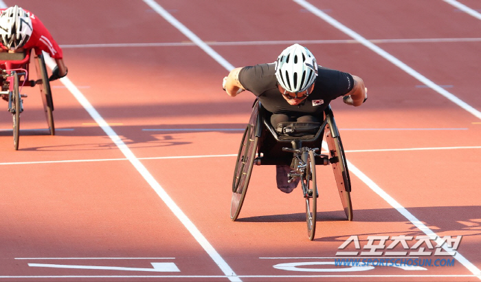 [항저우]"금메달만 없었는데, 금은동을 다 모았네요" 육상 200m 정종…