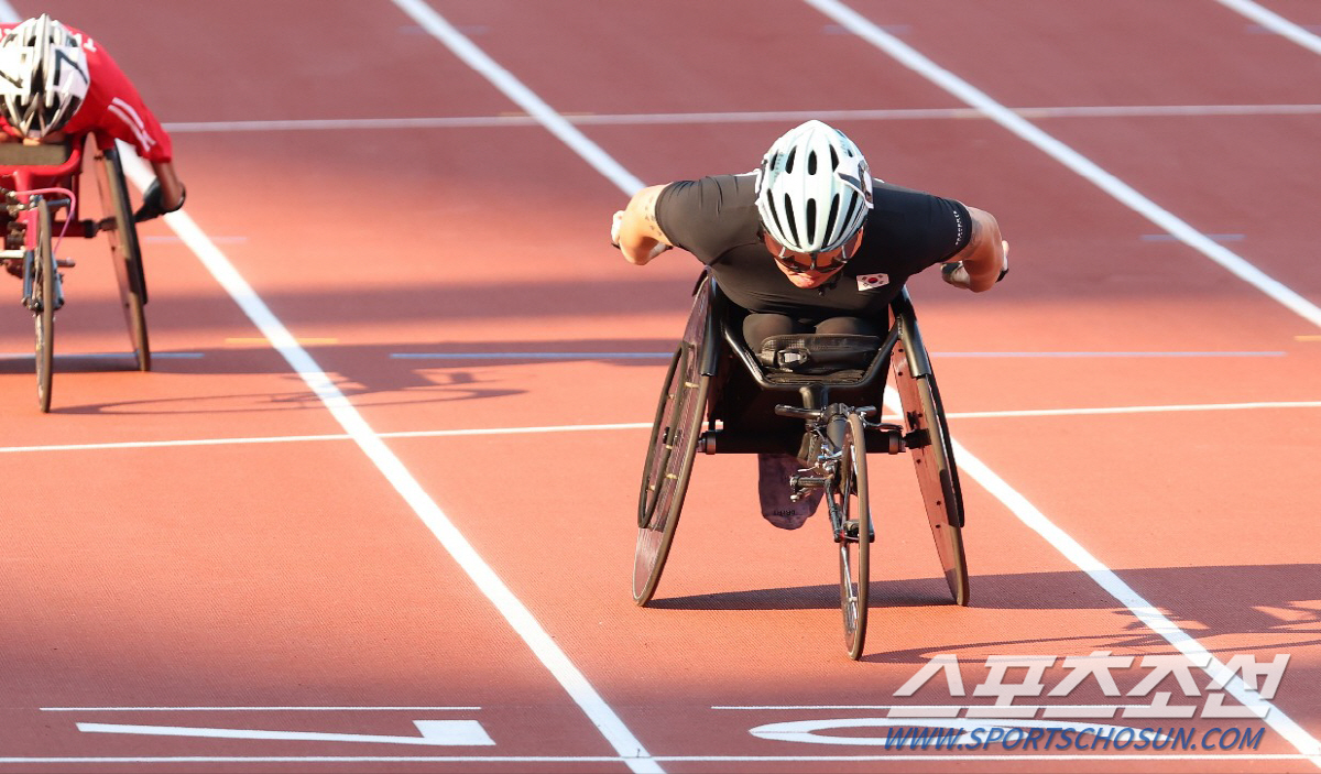[항저우]"금메달만 없었는데, 금은동을 다 모았네요" 육상 200m 정종…