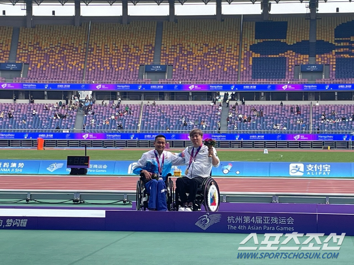 [항저우]"금메달만 없었는데, 금은동을 다 모았네요" 육상 200m 정종…