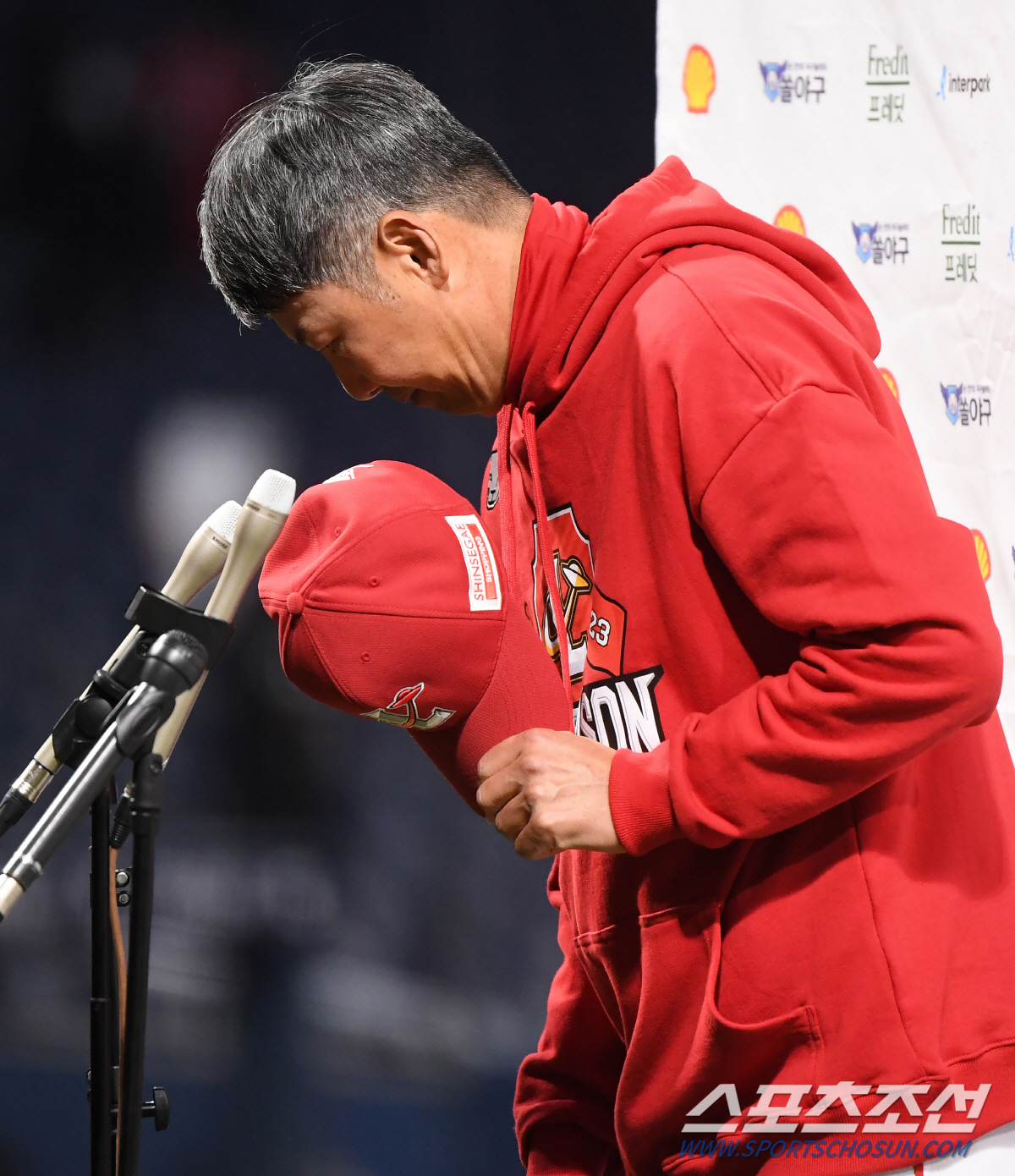 '스윕패 탈락' 김원형 SSG 감독 "모두 내 책임…선수들에게 고맙다" …