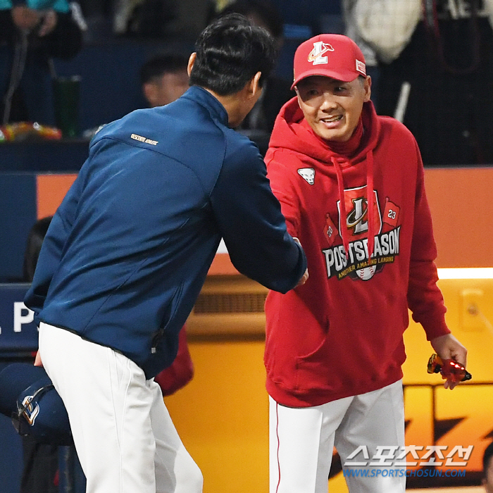 '스윕패 탈락' 김원형 SSG 감독 "모두 내 책임…선수들에게 고맙다" …