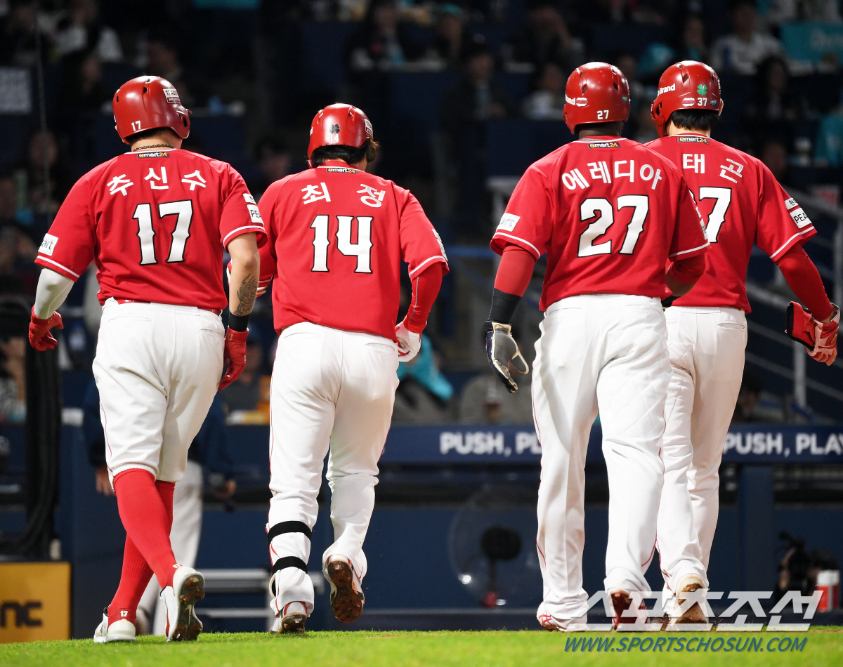 '2회 무슨 일이?' SSG 최정 역전 만루포에 재역전 스리런포로 응수한…