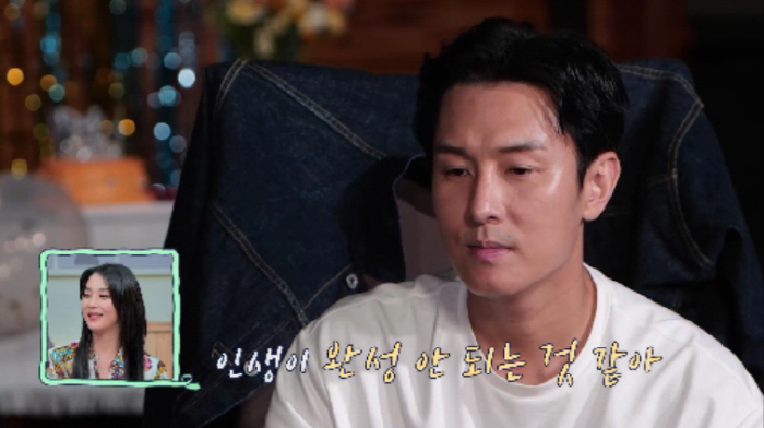[SC리뷰]김동완, 팬 청첩장에 울컥…"결혼하고 싶어, 안 행복해"('신…