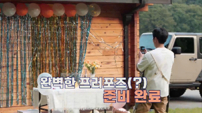 [SC리뷰]김동완, 팬 청첩장에 울컥…"결혼하고 싶어, 안 행복해"('신…