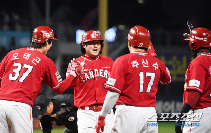 '처절 그 자체' 투포환 하듯 공을 밀어 던진 투혼이 불운을 이겨냈다 […