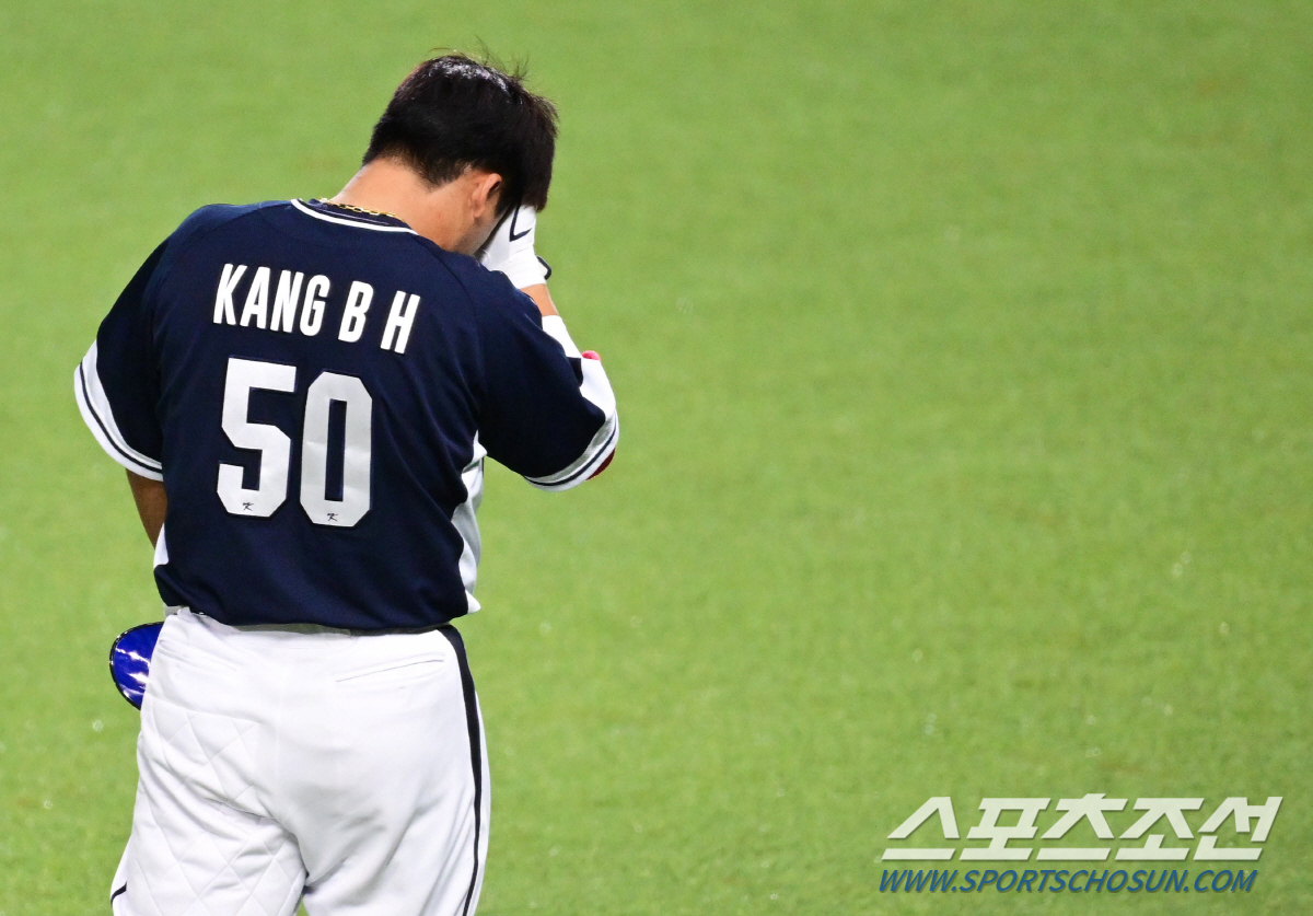 'KT 최대 악재 발생' '금메달 천재타자' 강백호 청백전서 옆구리 근육…