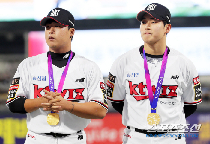 'KT 최대 악재 발생' '금메달 천재타자' 강백호 청백전서 옆구리 근육…