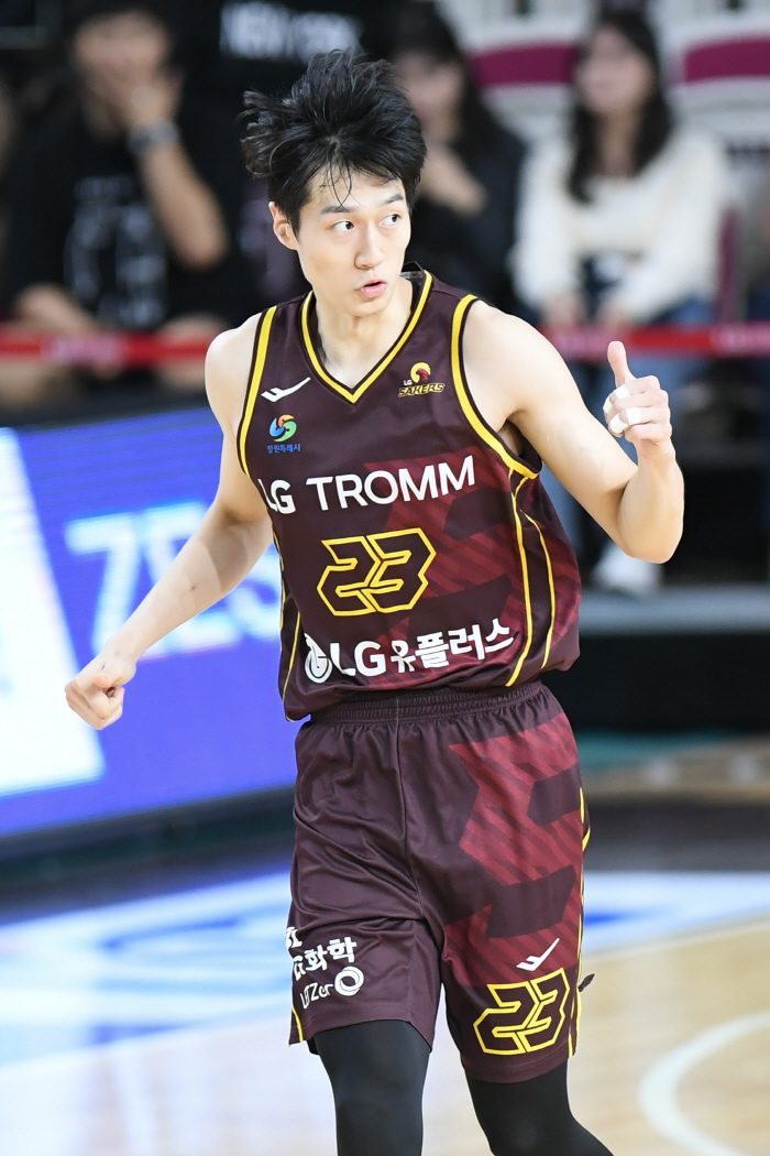 [현장분석] DB 로슨 vs LG 마레이 가위 바위 보 게임. 29득점 …