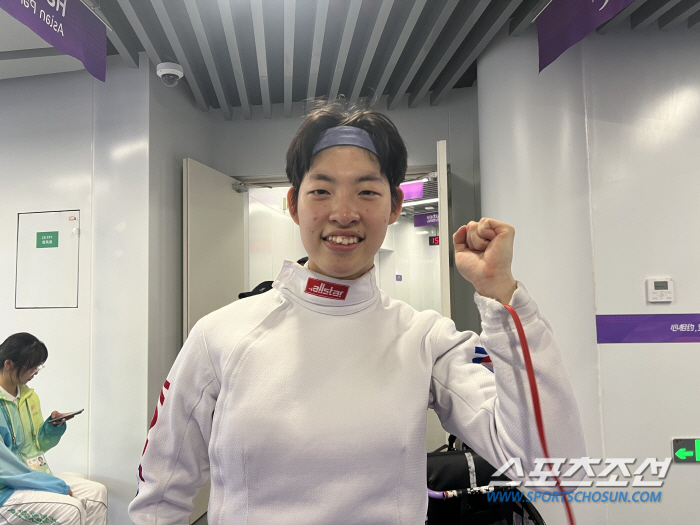 [항저우]첫 출전 8강 탈락 아쉽지만…여자 에페 권효경 "좋은 경험했어요…