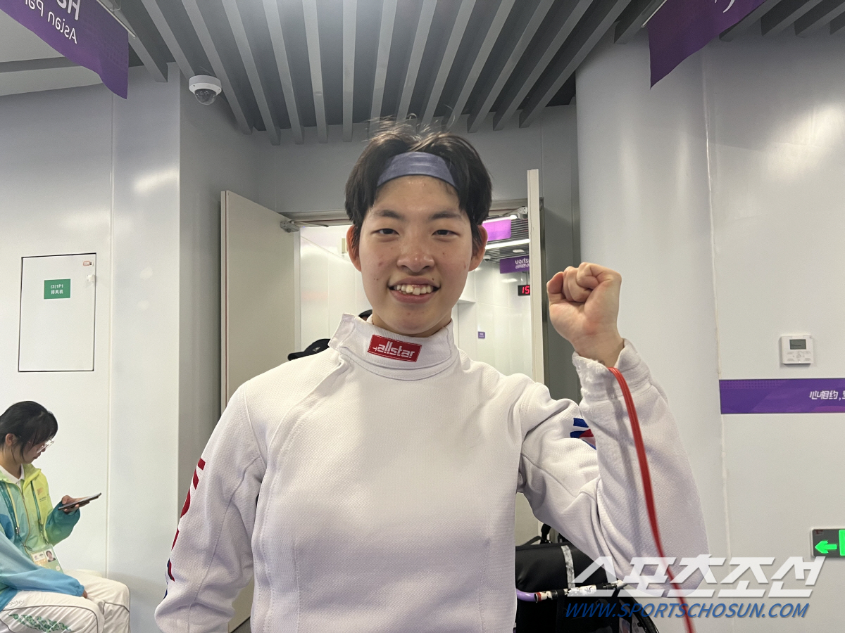 [항저우]첫 출전 8강 탈락 아쉽지만…여자 에페 권효경 "좋은 경험했어요…