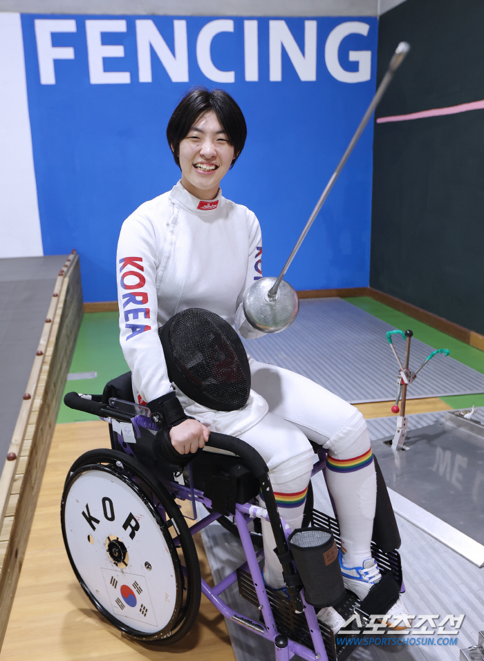 [항저우]첫 출전 8강 탈락 아쉽지만…여자 에페 권효경 "좋은 경험했어요…