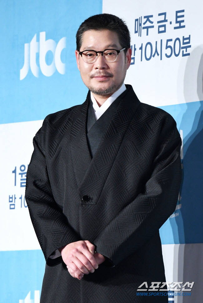 차기작 막힌 유재명 "설명 못하지만 어려움·무력감 있어" 팬에게 밝힌 심…