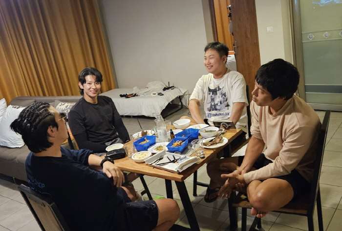이시언 '레게머리' 하고 덱스와 첫만남…'태계일주3' 웃음꽃 피운 사자대…