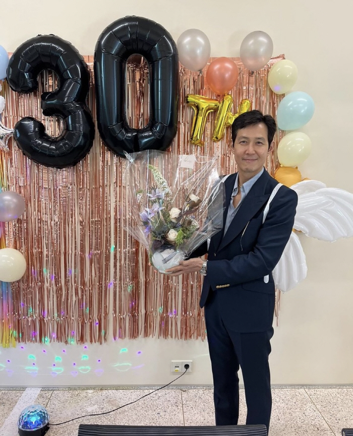 이정재, 데뷔 30주년인데…여전히 '리즈 시절' 비주얼이네