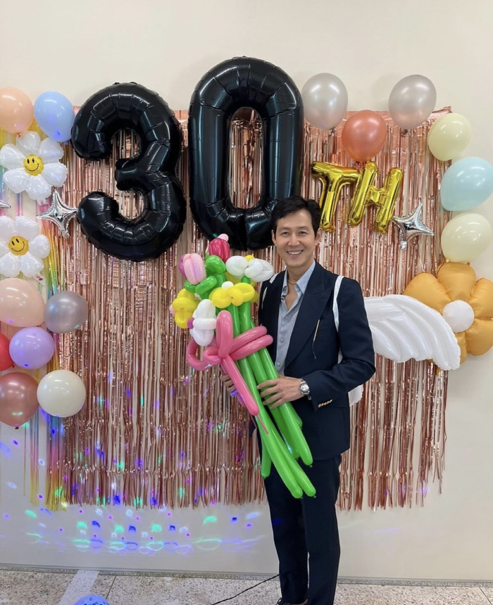 이정재, 데뷔 30주년인데…여전히 '리즈 시절' 비주얼이네