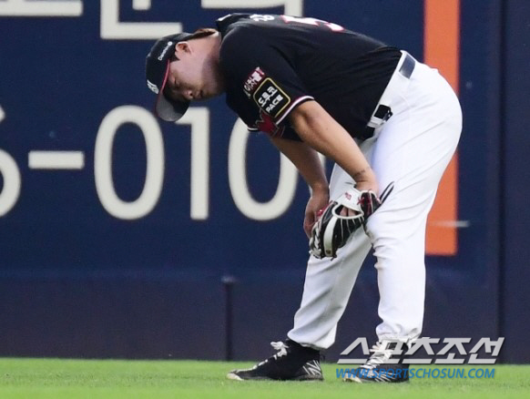 연봉 47.3%삭감→세리머니死→느슨한 송구→공황장애→AG금메달→부상 아웃…