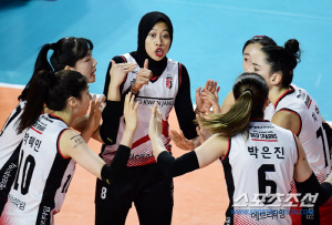 메가-지아 VS 김연경-옐레나…정관장, 쌍포 싸움 압도했다 '흥국생명 첫 패' [인천 리뷰]