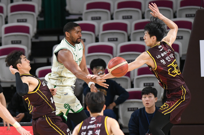[현장분석] DB 로슨 vs LG 마레이 가위 바위 보 게임. 29득점 …