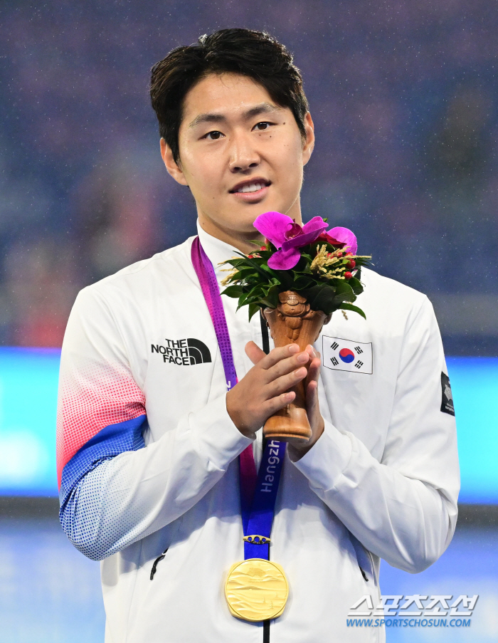 메시 대신 플레이메이커에 해결사 본능까지…PSG 흔드는 이강인, 전성시대…