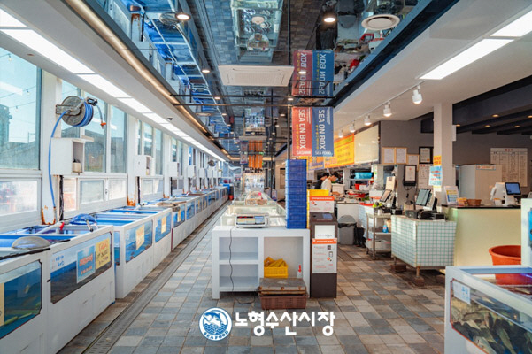 수산시장을 통째로 옮겨놓은 대형 회 전문점 노형수산시장
