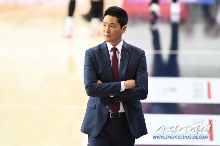 [현장인터뷰] SK 전희철 감독 "패했지만, 소득이 있었다. 김선형 아직…