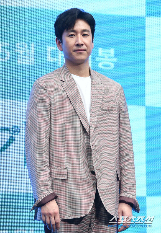 "마약 투약 여부·횟수 확인" 이선균, 오늘 소환 조사...직접 입장 밝…