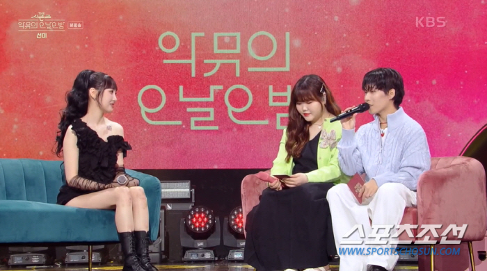 여가수 '무릎'에 푸른 멍 자국. 왜?…선미, "요즘 관절이 안 좋더라"