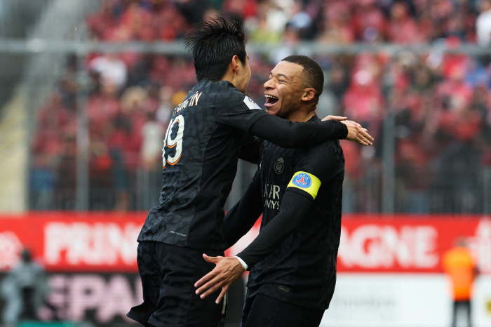 '2경기 연속 공격포인트' 이강인 리그1 첫 도움+음바페 골 폭발 PSG…