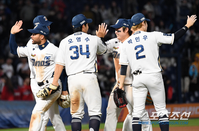 '한달 꼴찌→2위 기적' VS '꼴찌 후보→4위→PO 기적' 29년만에 …