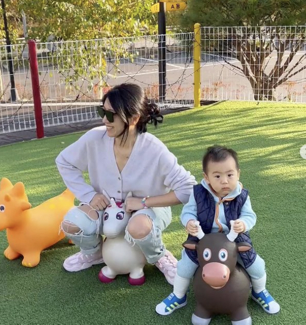 이필모 없는 이필모 가족여행..♥서수연 "친구네 가족과 우리 세 가족 여…