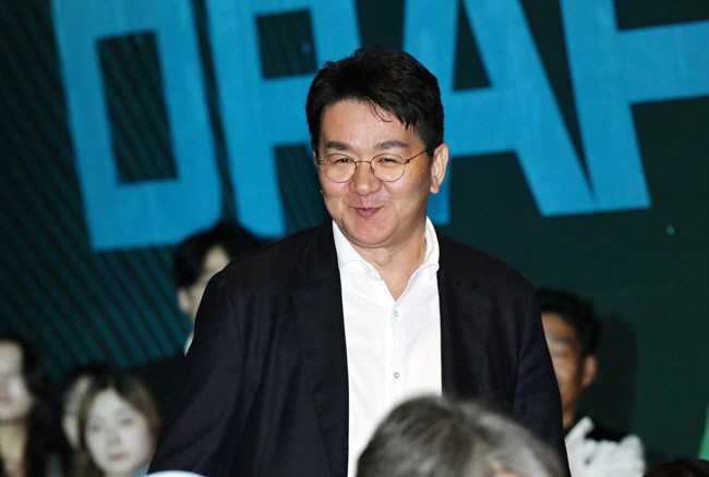 '얼리 전성시대' 삼성화재, 1% 기적까지 뚫고 경기대 2학년 OH 이윤…