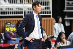 아쉬운 3연패 송영진 KT 감독, 