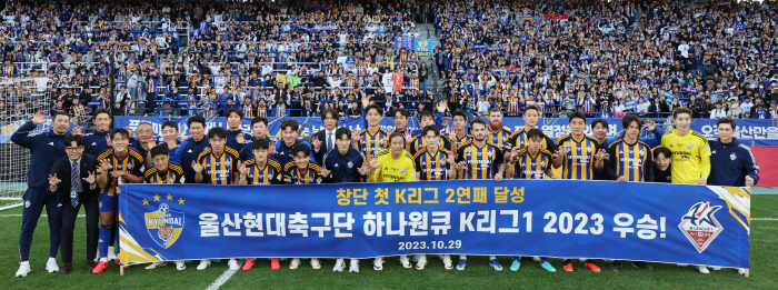"고참만이 아냐" 창단 40주년 울산, K리그 2연패 비결은 '원팀'…이…
