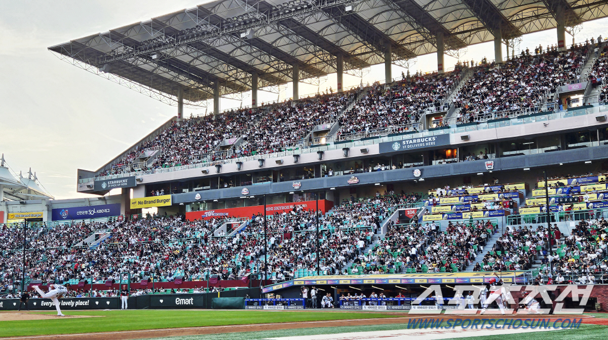 MLB 서울시리즈→KBO 바로 개막, 800만 관중으로 부활한 흥행력, …