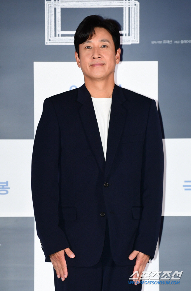 '이선균 협박' 유흥업소 女실장 "3억 받았지만, 이선균과 사이 의심 인…