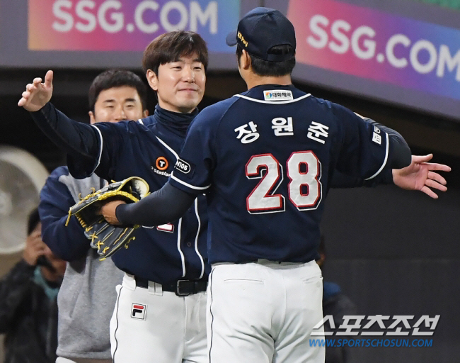롯데→두산 '132승&200이닝' 전설의 퇴장, 그런데 성대한 은퇴식이 …