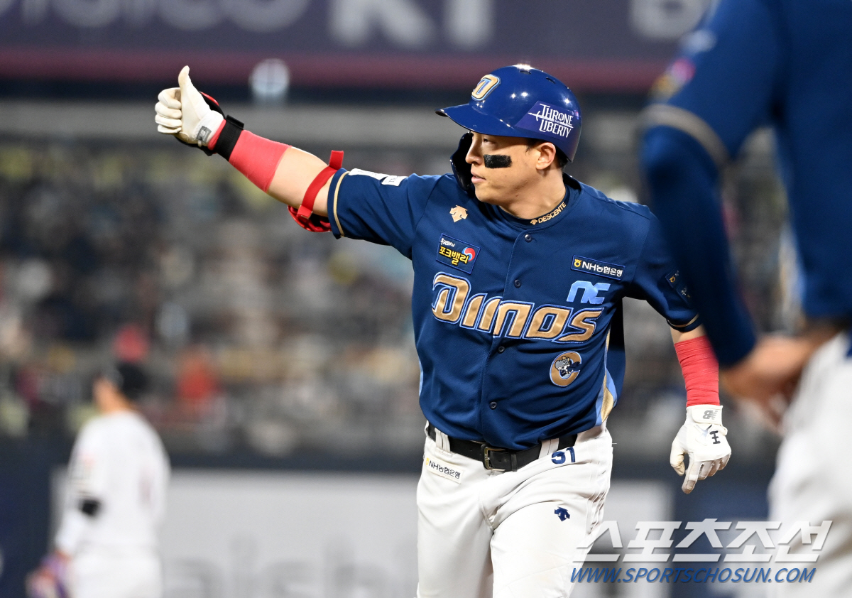 30일 수원KT위즈파크에서 열린 NC와 KT의 PO 1차전, 5회초 2사 1루 NC 손아섭이 안타를 치고 환호하고 있다. 수원=허상욱 기자wook@sportschosun.com/2023.10.30/