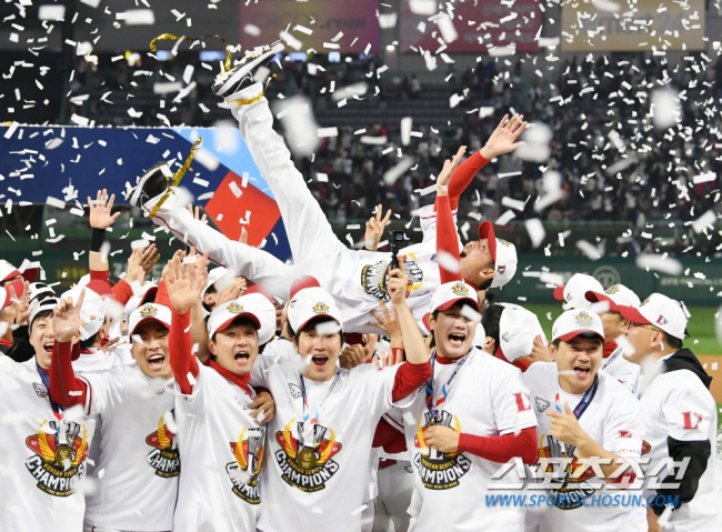 2022시즌 한국시리즈 우승 헹가레. 스포츠조선DB