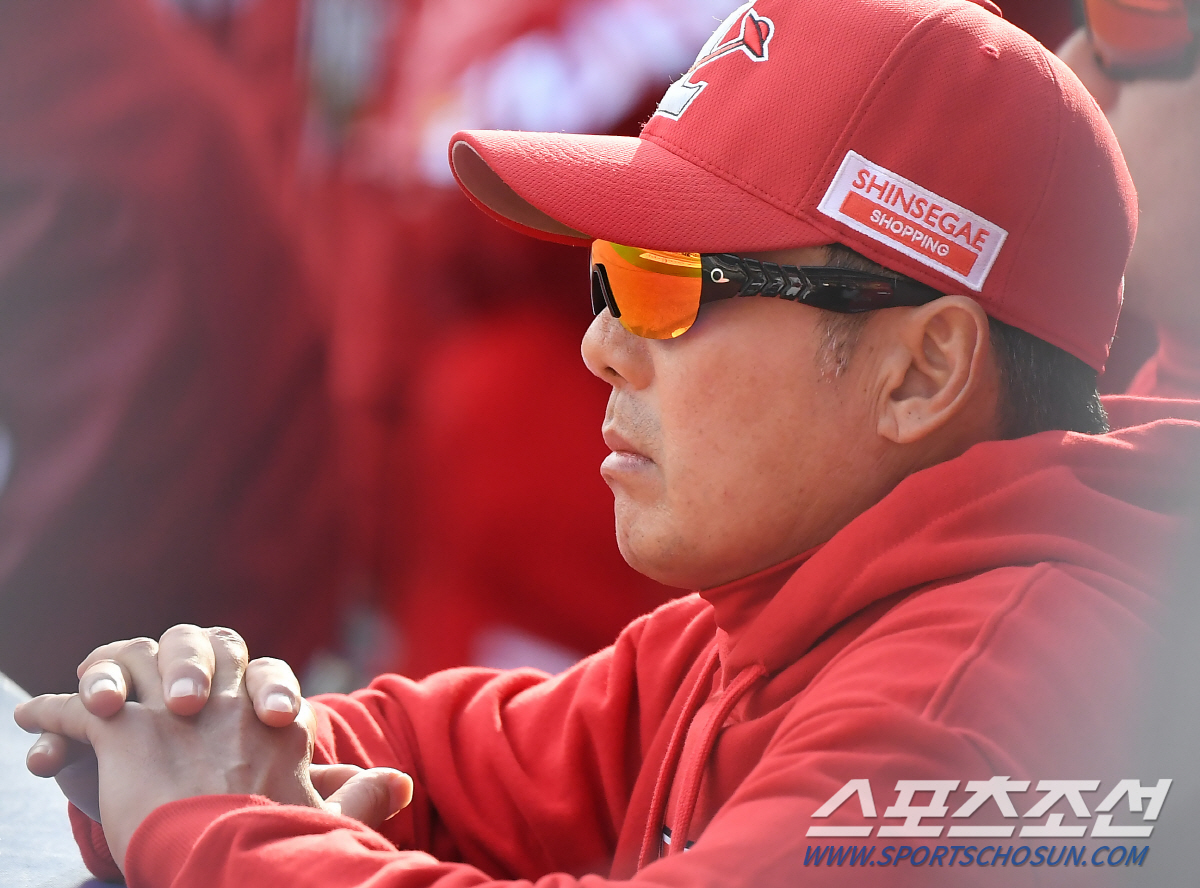 22일 인천 SSG랜더스필드에서 열린 NC와 SSG의 준PO 1차전. 김원형 감독이 경기를 지켜보고 있다. 인천=정재근 기자 cjg@sportschosun.com/2023.10.22/