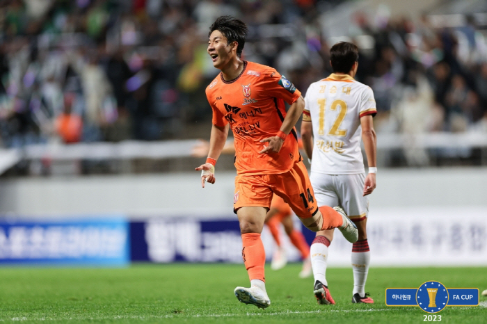 120분 혈투 1대1 무승부→승부차기 4-3 승, 포항 10년 만에 FA…