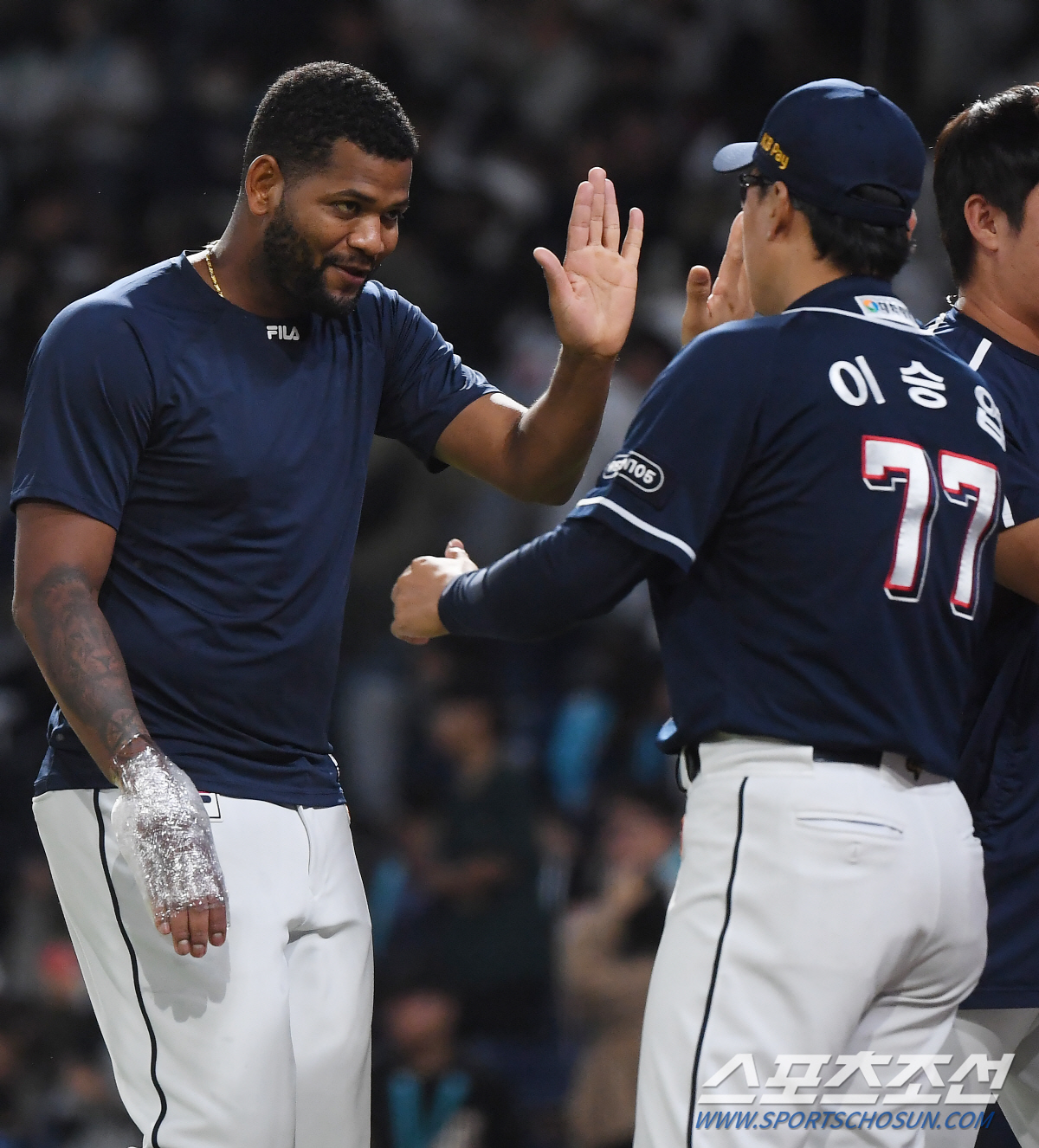 "계약 문제만 없다면" 24승 합작 '원투펀치'는 적극 러브콜인데…'PS…