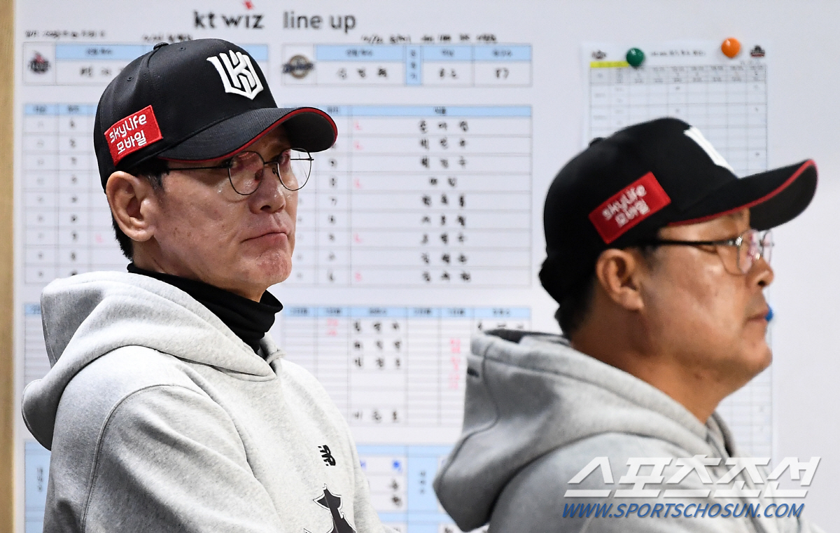 [PO 포커스] 1차전은 페디니 그러려니 했다, KT 이 '물방망이'로는…