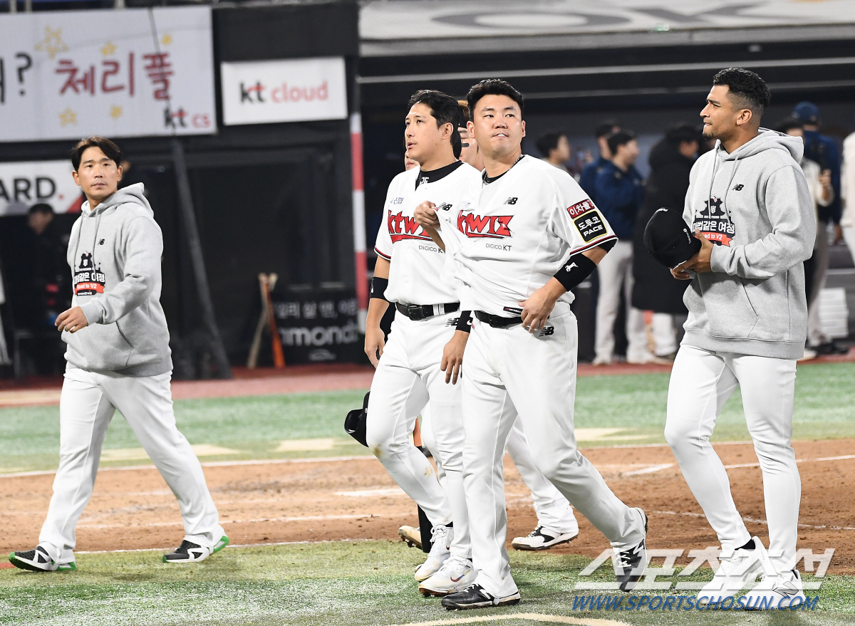 [PO 포커스] 1차전은 페디니 그러려니 했다, KT 이 '물방망이'로는…